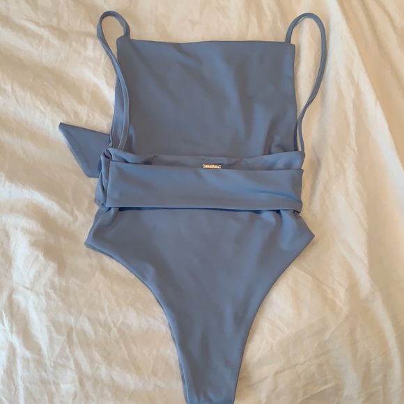 Cheeky belted one-piece swimsuit - Picture 7 of 8